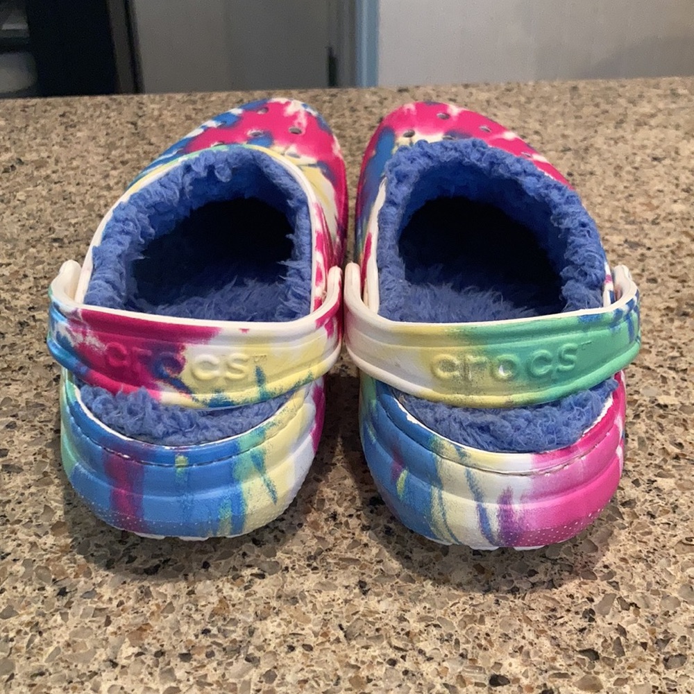 Size J3 Tie Dye Lined Crocs - Picture 5 of 9